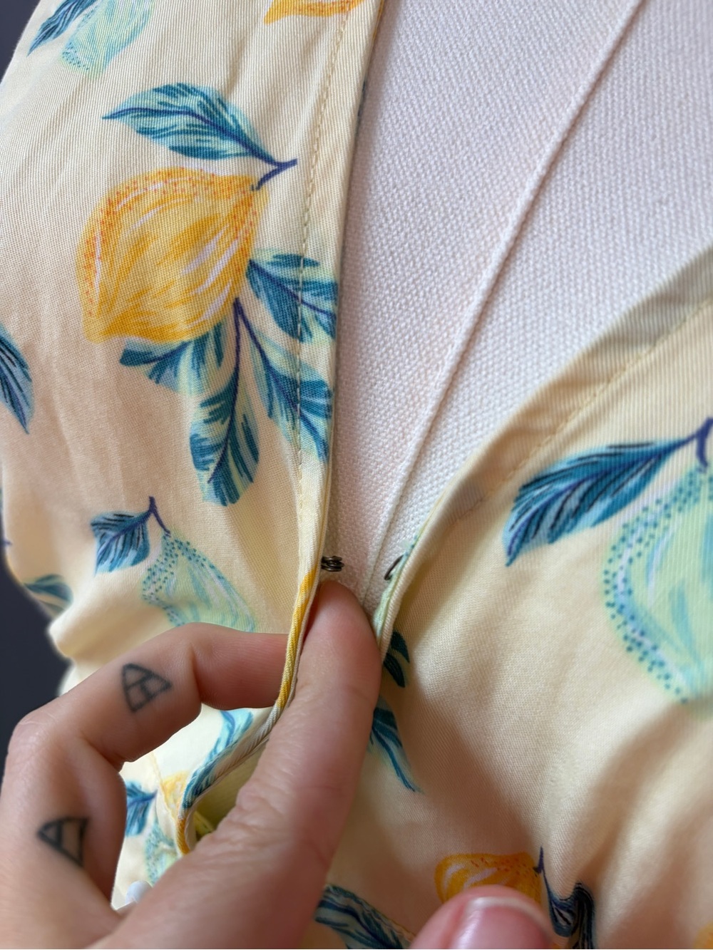 Marine Layer Lemon Print Lyocell Button Front Midi Dress Size Medium - Picture 3 of 12